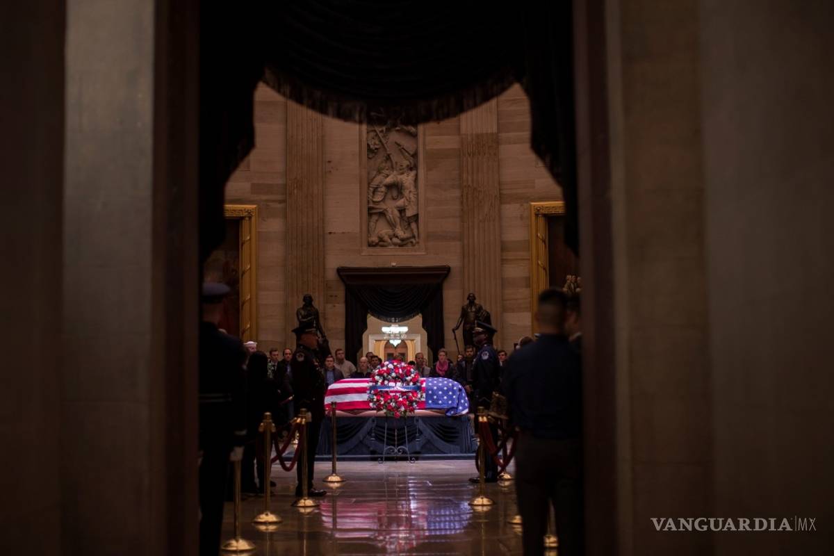 El Capitolio de EU abraza los restos del expresidente de EU George H. W. Bush (Fotogalería)