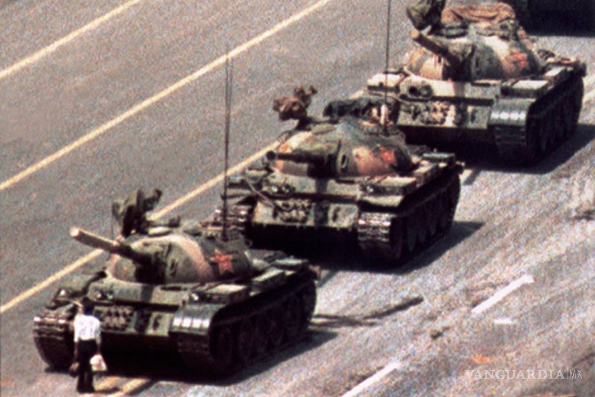 Fallece Charlie Cole, autor de la histórica foto "Hombre del tanque" de la plaza de Tiananmen