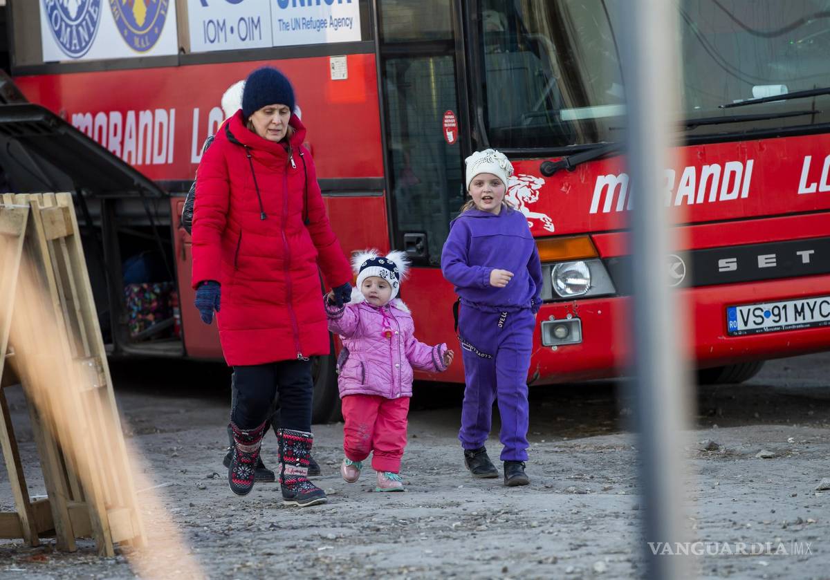 $!La ciudad estratégica lleva tres semanas rodeada por tropas rusas que la bombardean sin cesar.