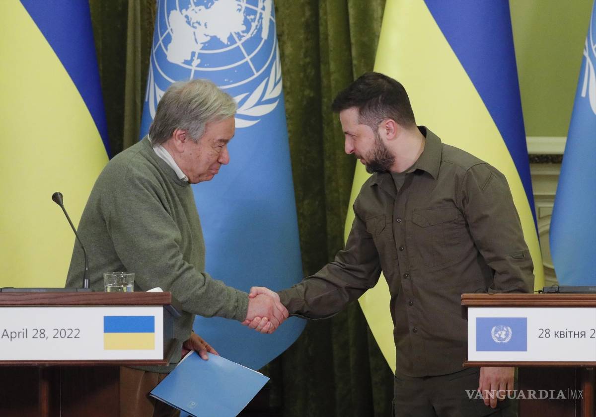 $!El presidente de Ucrania, Volodymyr Zelensky, y el secretario general de la ONU, Antonio Guterres, asisten a su conferencia de prensa conjunta en Kiev, Ucrania.