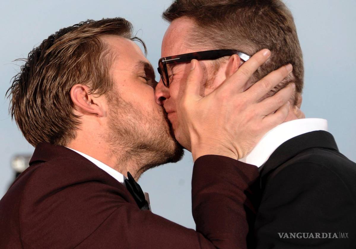 $!El beso, al ser una forma más íntima de acercamiento, se demuestra una mayor confianza, de la que posiblemente rehúya el interlocutor.