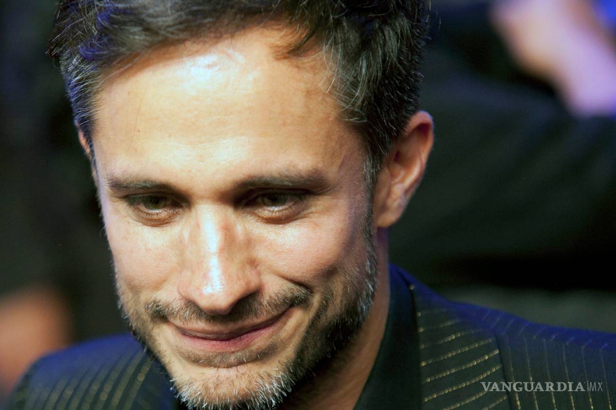 Gael García celebra el próximo estreno de la cinta 'Neruda'