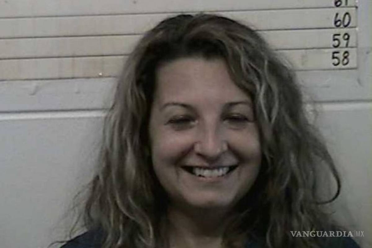 Asesinó a su marido, no paró de reír durante la foto del arresto