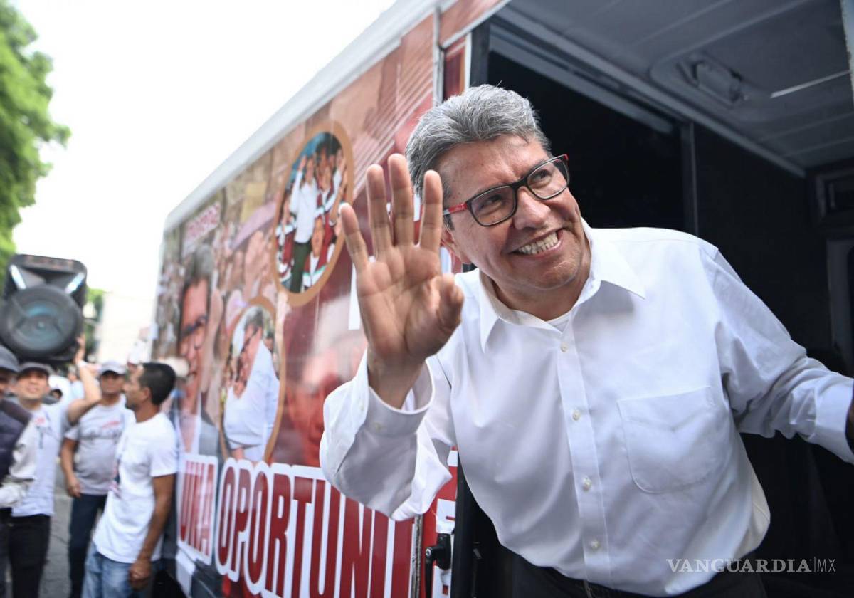 $!Ricardo Monreal en un encuentro con simpatizantes en el Parque Salesiano en la alcaldía Miguel Hidalgo.