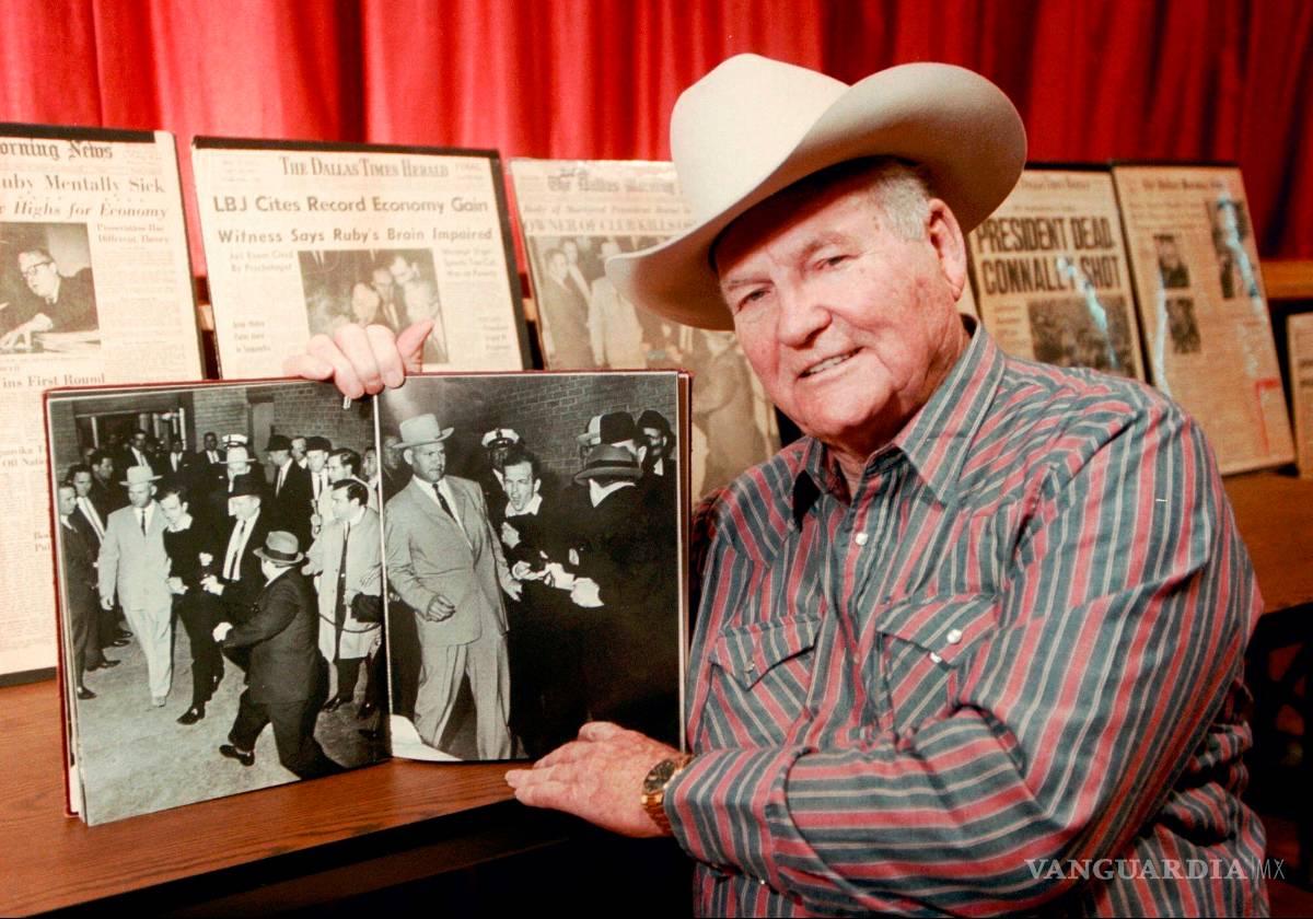 $!Fallece el detective que custodiaba a Lee Harvey Oswald cuando fue asesinado