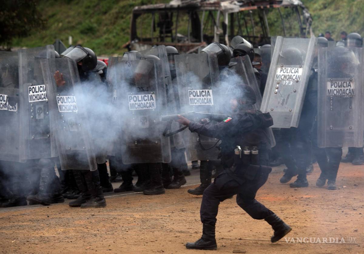 $!Detienen a 49 normalistas en Michoacán