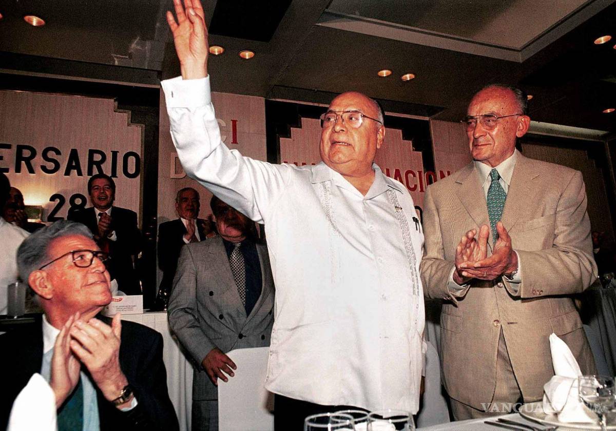 $!Alberto Juárez Blancas exdirector de la Confederación Revolucionaria de Obreros y Campesinos, Luis Echeverría y el exlider de la CTM, Leonardo Rodríguez Alcaine.