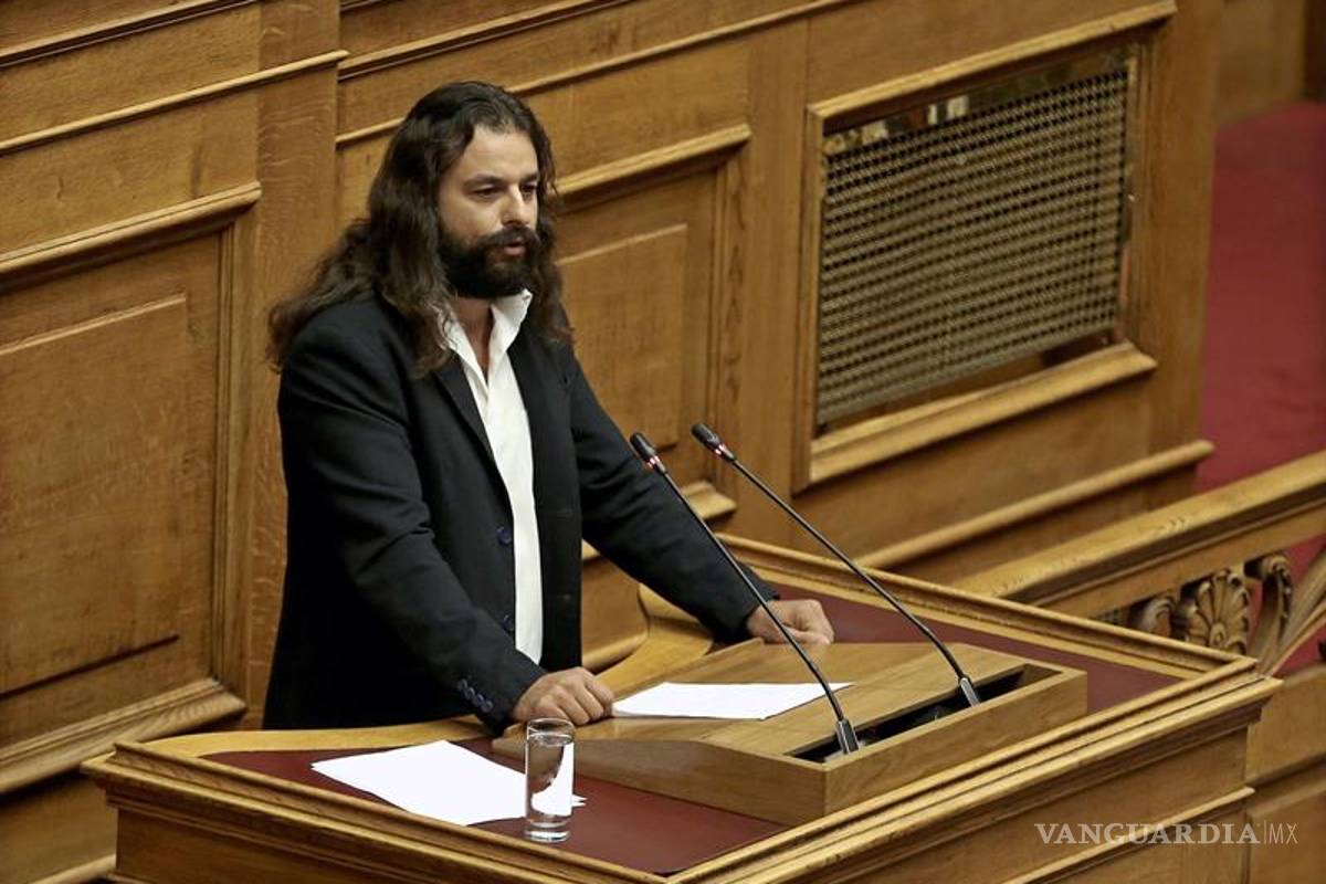 Diputado de grupo neonazi griego perseguido tras ser acusado de alta traición