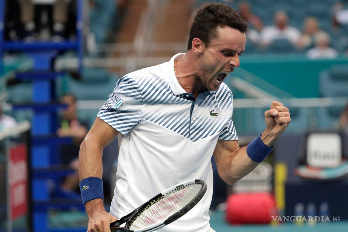$!Roberto Bautista le da 'guillotinazo' a Novak Djokovic en el Miami Open