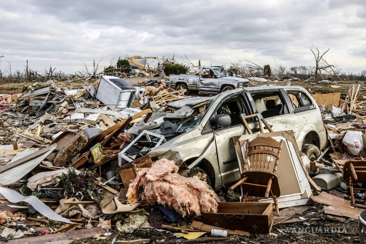 $!El funcionario aseguró que “este es el tornado más mortífero” que han tenido en ese territorio, y no descartó que hayan sido golpeados por el tornado “más largo y mortífero en la historia de Estados Unidos”.