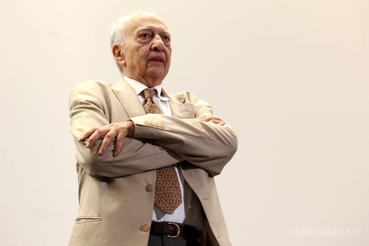 Sergio Pitol hospitalizado por gastroenteritis y cistitis; fuera de peligro