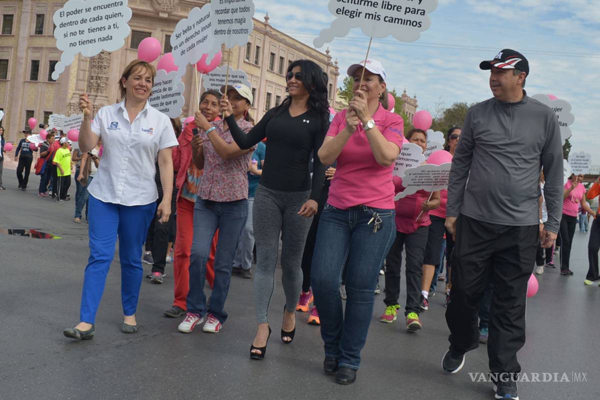 En tacones, marchan mujeres en Saltillo por sus derechos