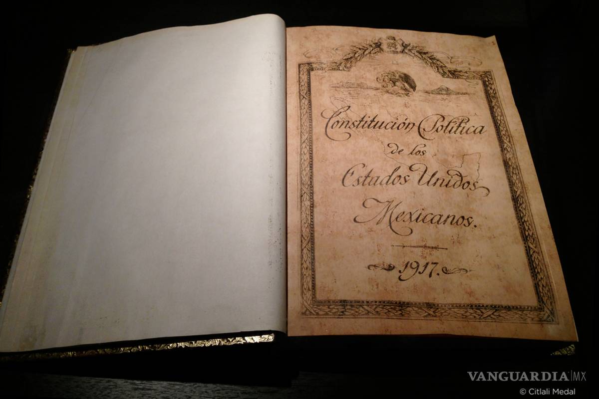 Constitución de México cumple 100 años con reto de acercarse a la población