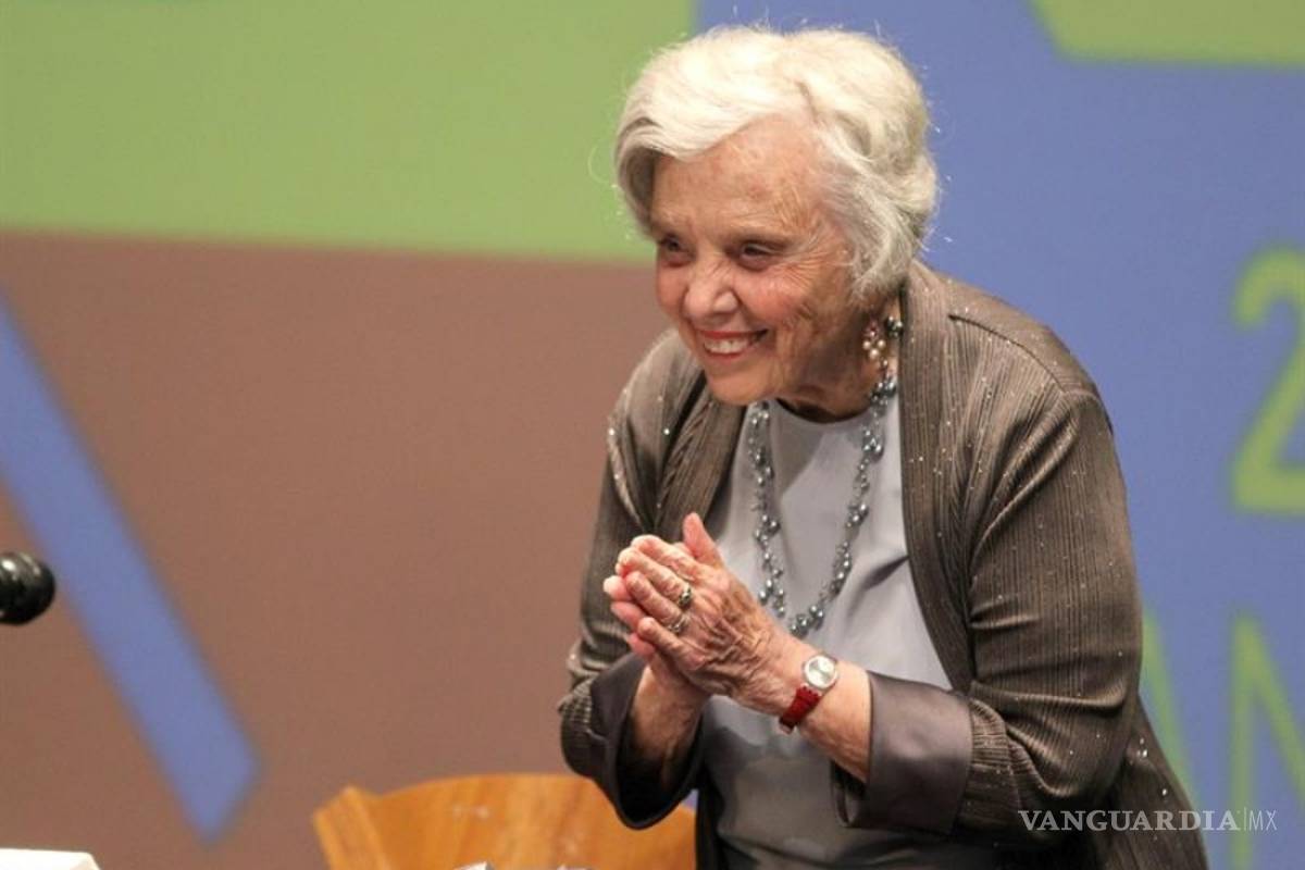 Elena Poniatowska se encomienda a Don Quijote más que a los santos