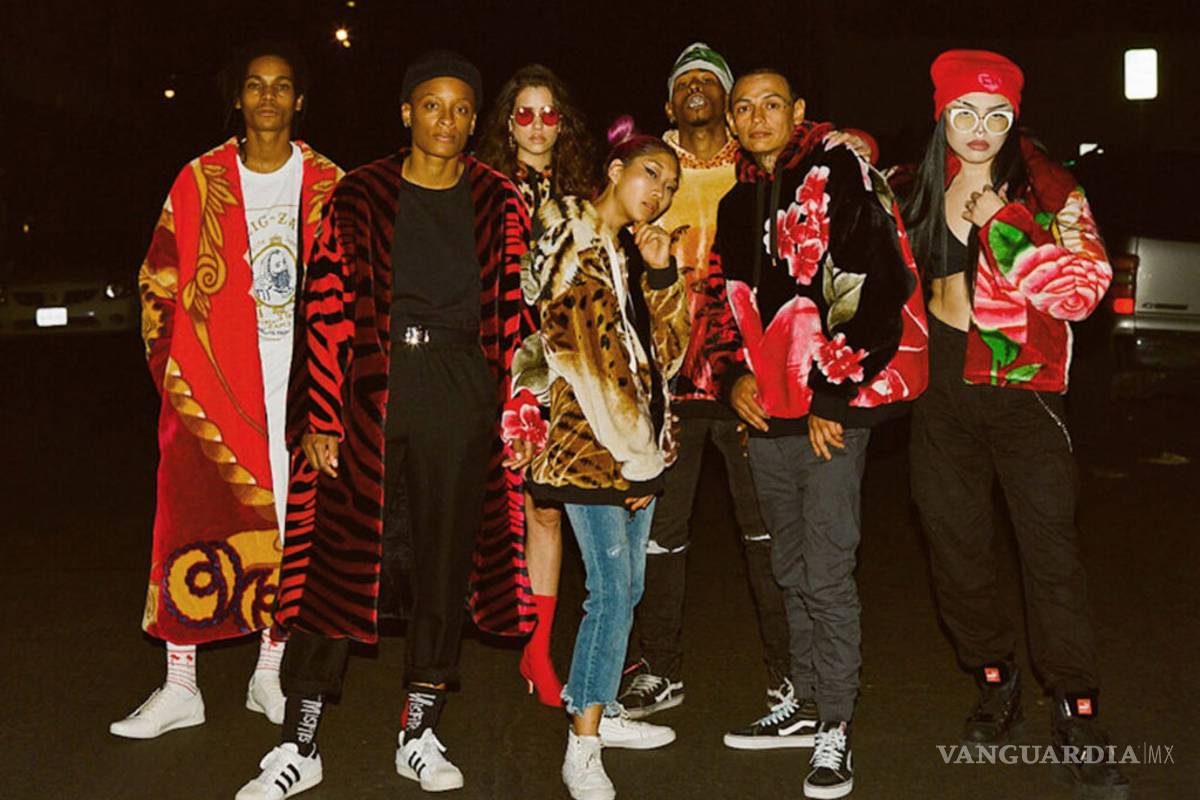 El último grito de la moda: Lanzan abrigos-cobertores de San Marcos... y las redes se descontrolan