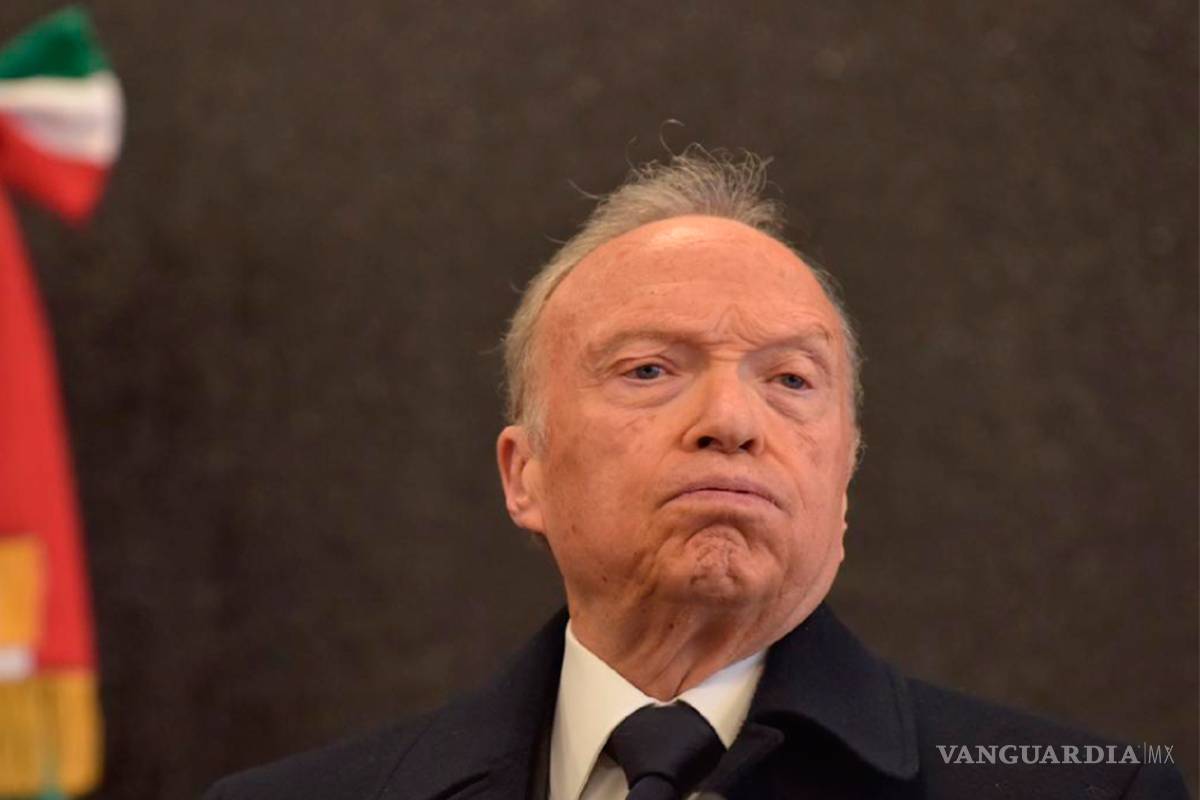 Gertz Manero, titular de la FGR, se ampara contra el Hoy No Circula