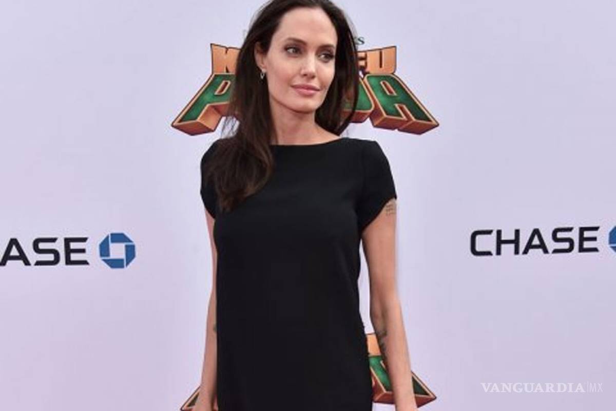Alarma por las flaquísimas piernas de Angelina Jolie