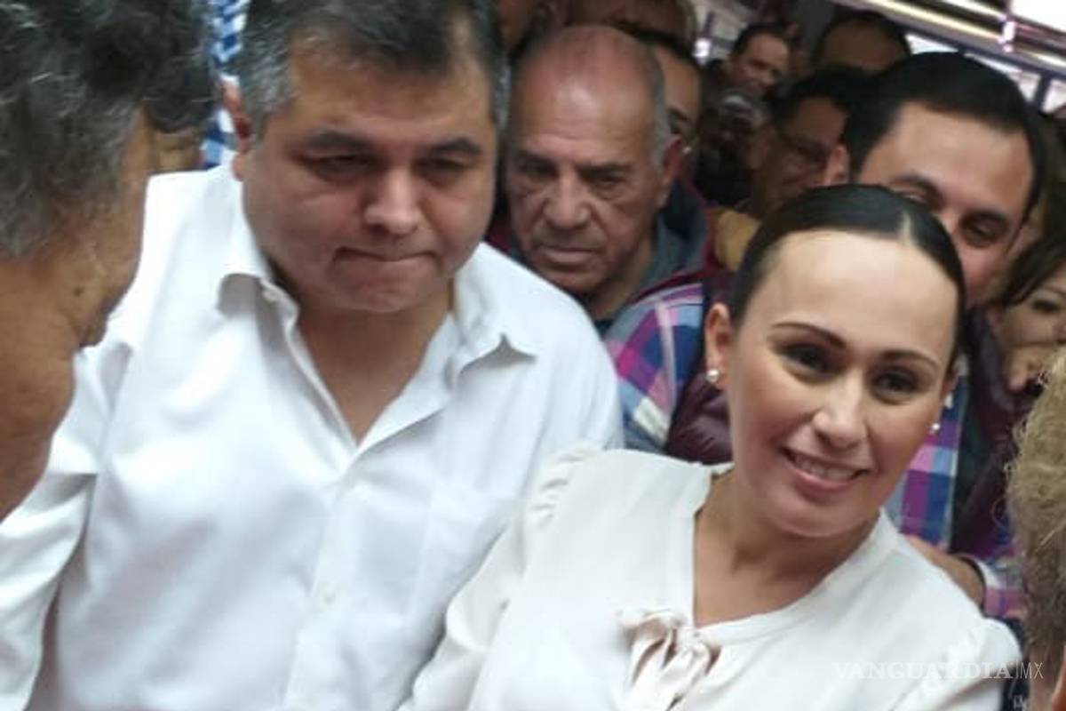 Eduardo Olmos presenta su registro como candidato para dirigir el PRI de Torreón