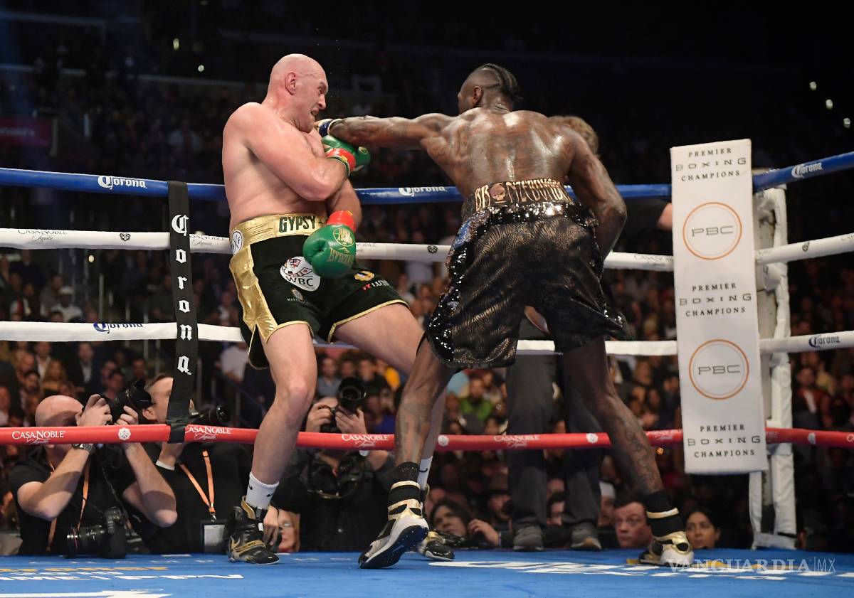 $!Increíble KO de Deontay Wilder para vencer a Tyson Fury en una emocionante batalla de pesos pesados