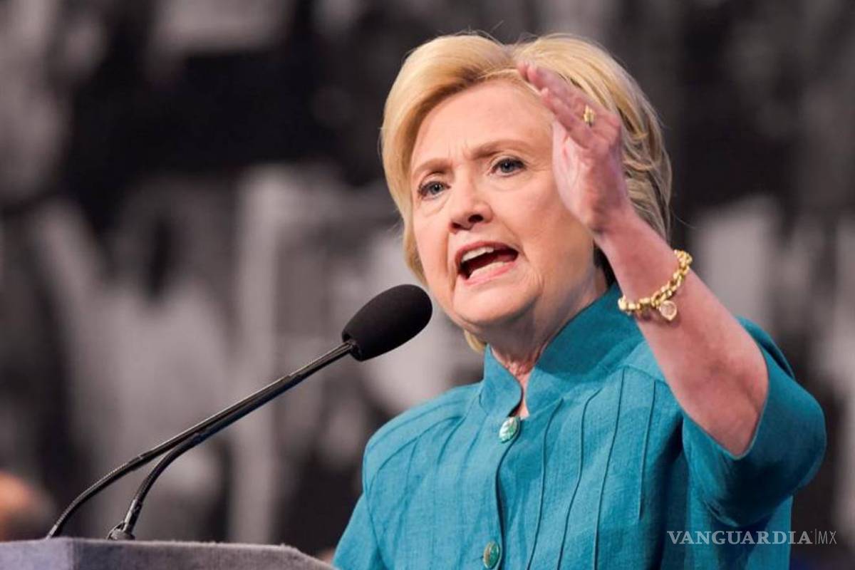 Clinton dobla a Trump en dinero disponible para campaña presidencial en EU