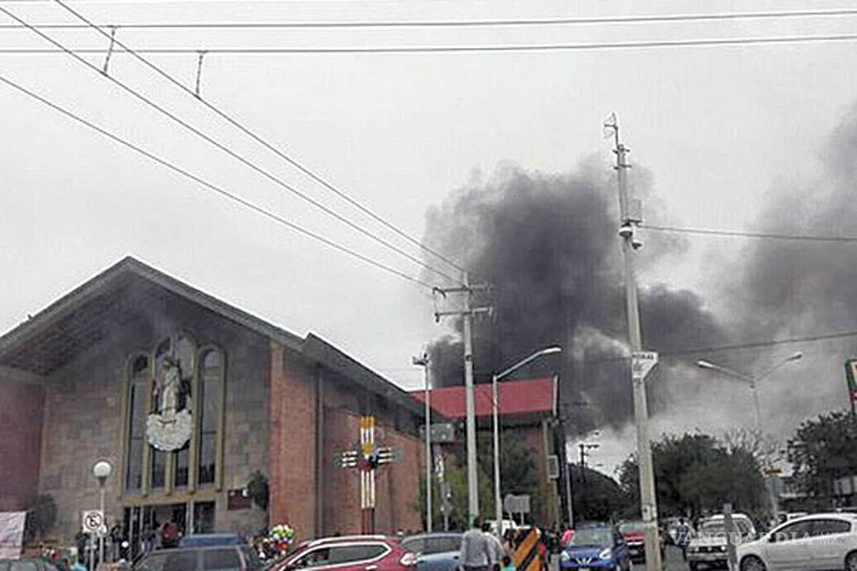 Arde parroquia en Monterrey en plena misa