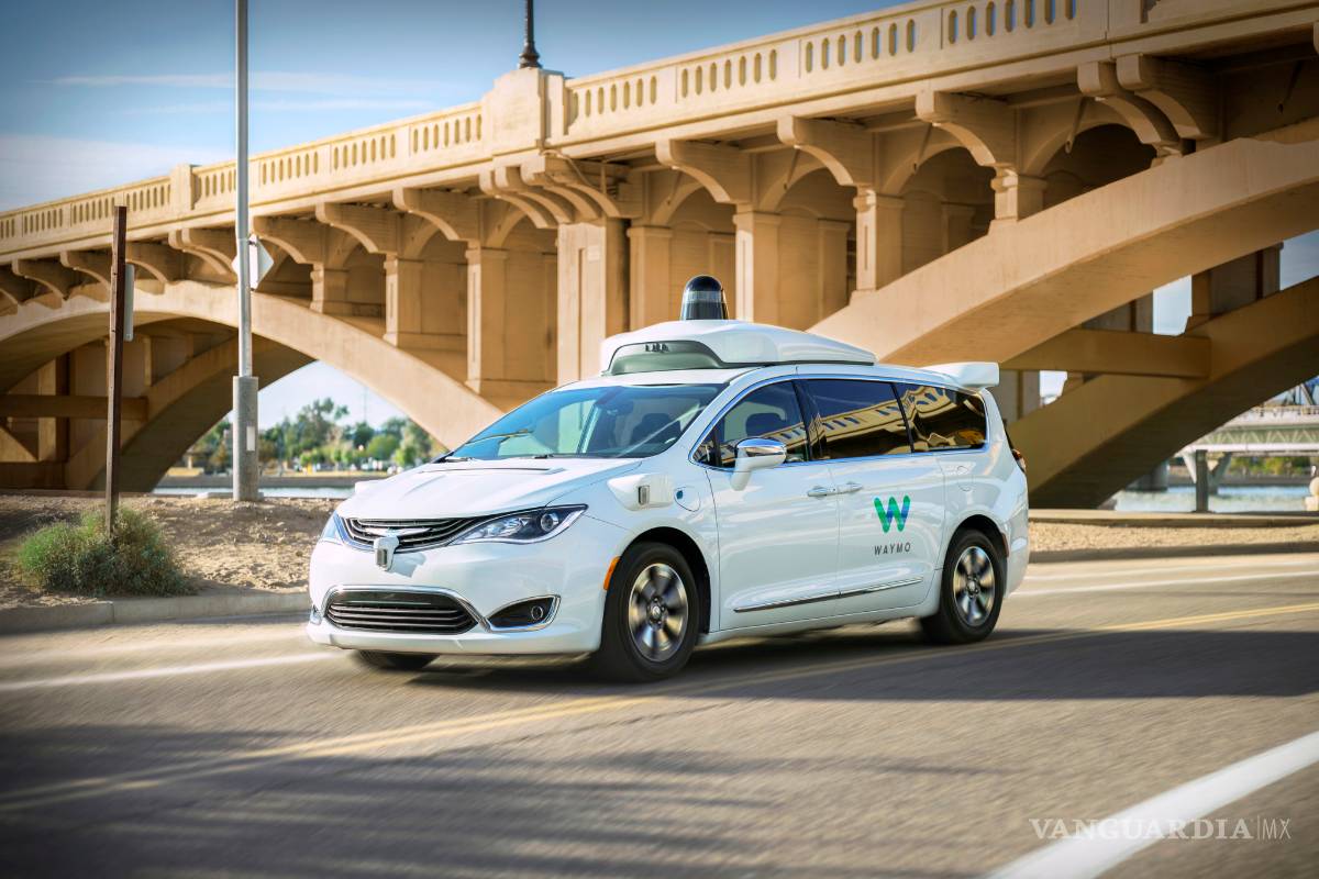 El primer servicio comercial de Waymo se lanza hoy en Phoenix