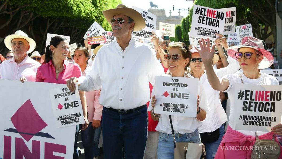 Así toman las calles y plazas miles de mexicanos para defender al INE (Fotos)