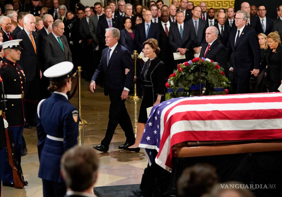 $!El Capitolio de EU abraza los restos del expresidente de EU George H. W. Bush (Fotogalería)
