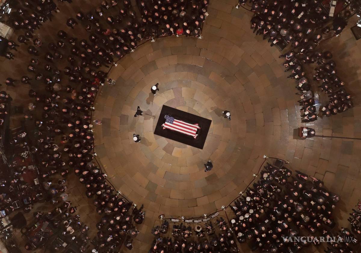 $!El Capitolio de EU abraza los restos del expresidente de EU George H. W. Bush (Fotogalería)