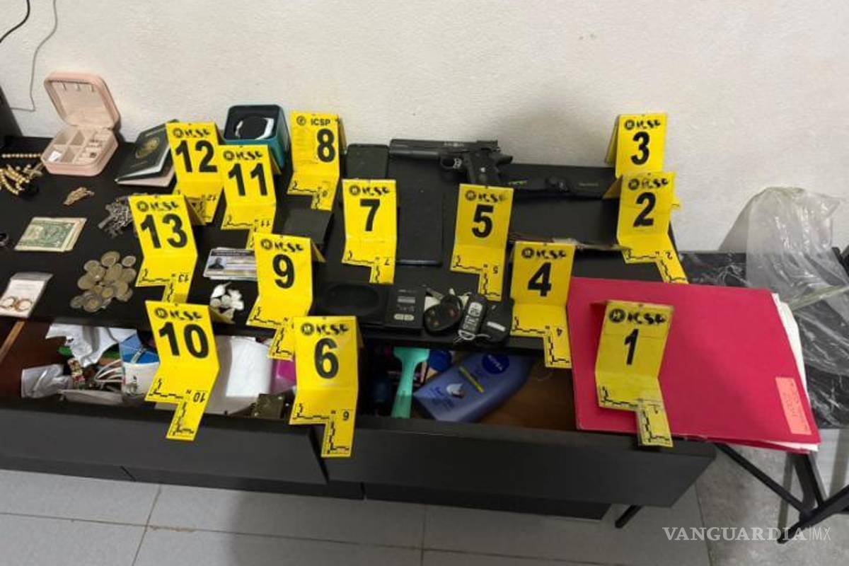 Catean casa de Monterrey por homicidio y encuentran armas