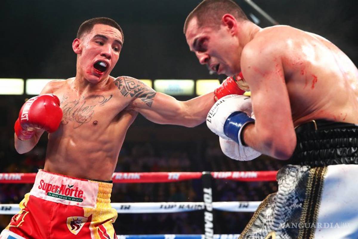 Boxeador mexicano pelea 8 rounds con la mandíbula fracturada y retiene el título