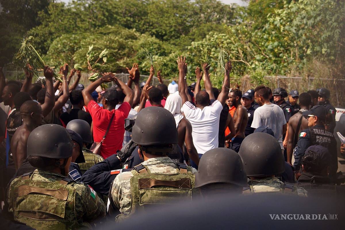 $!México endurece el control migratorio en su frontera sur con la Guardia Nacional (fotogalería)