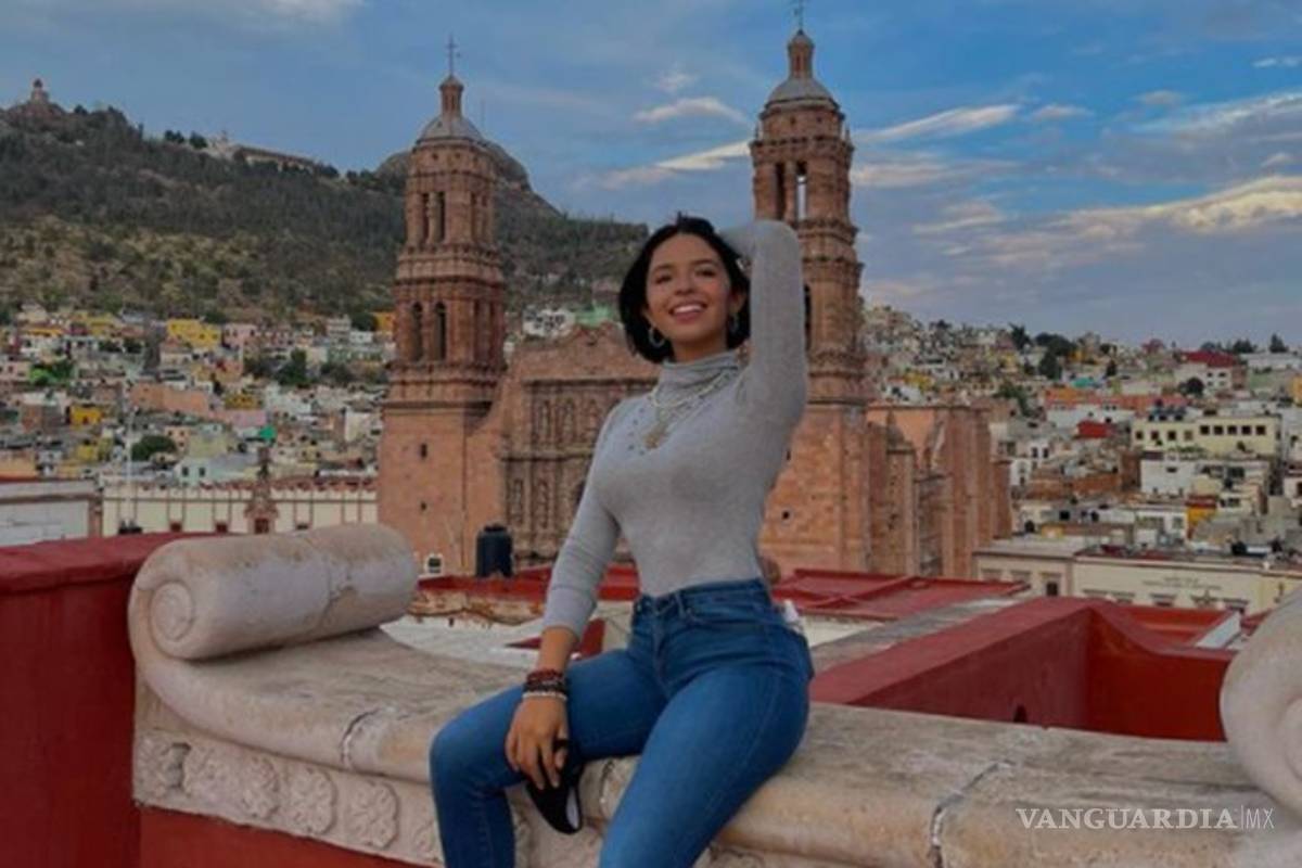 Exigen multar a Ángela Aguilar por cambiar Himno Nacional