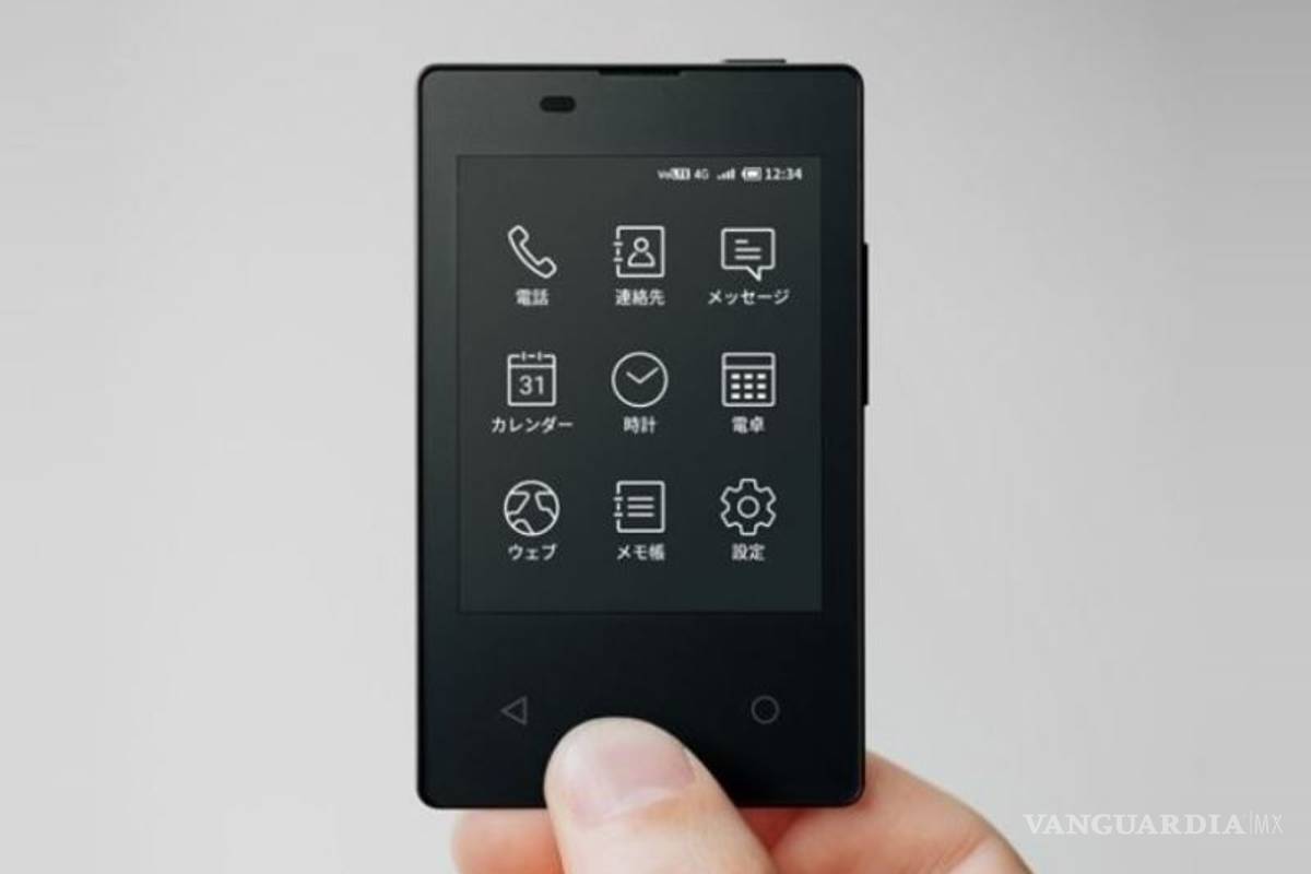 Presentan mini celular del tamaño de una tarjeta de crédito