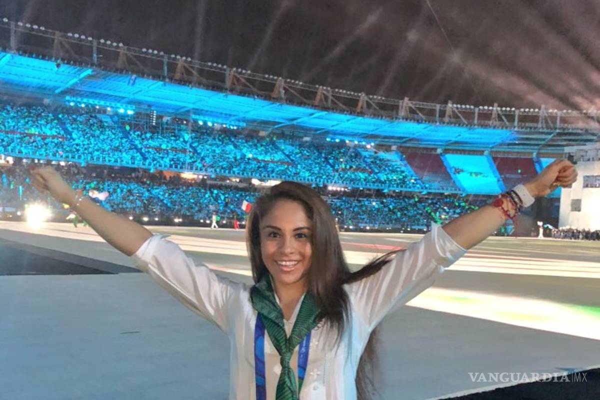 Paola Longoria celebra al doble tras su triunfo en los Centroamericanos