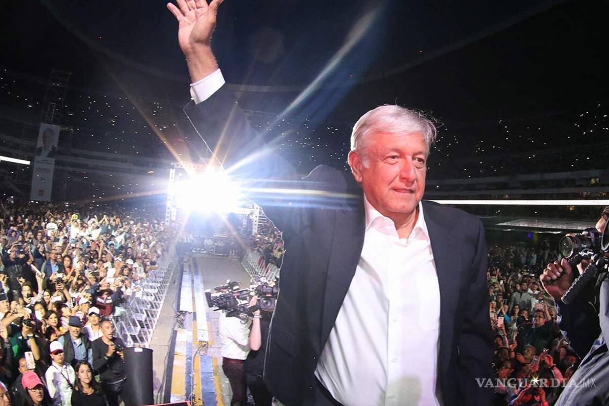 Los 'chairos' de AMLO no son tan 'chairos': tienen alta escolaridad e ingresos