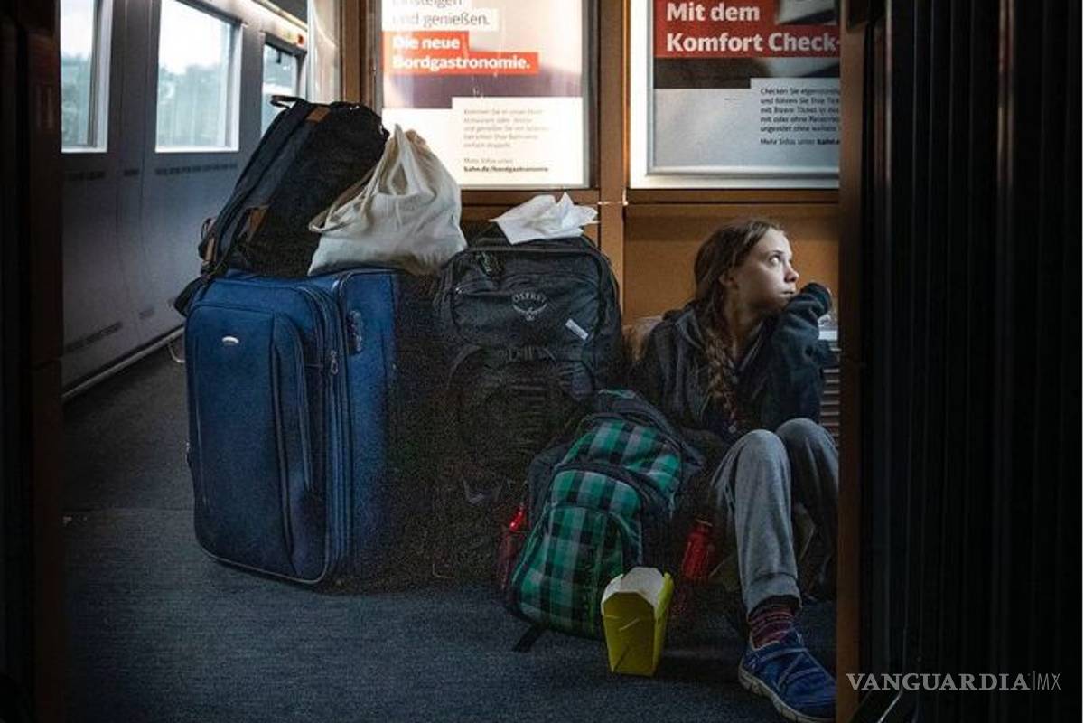 ‘Se la voltean’ a Greta Thunberg: tuitea que viajó en un tren abarrotado y la empresa afirma que estaba en primera clase