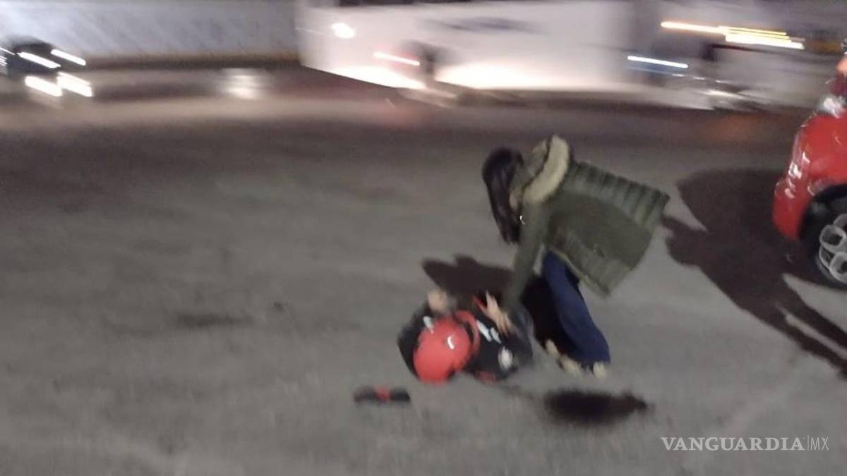 Imprudente conductora arrolla a motociclista al norte de Saltillo... y se retira del lugar