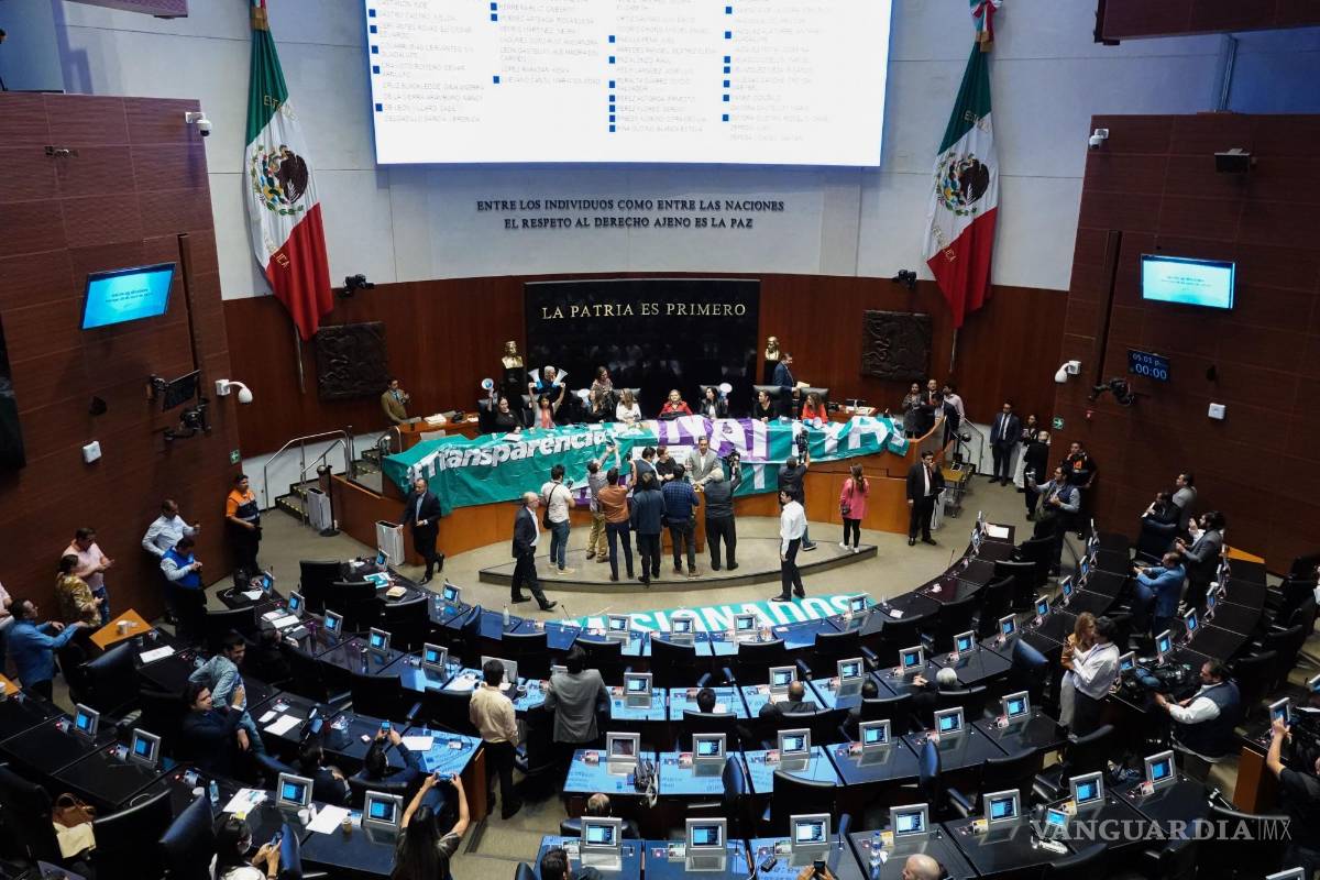 Condenan opositores aprobación de leyes en ‘lo oscurito’