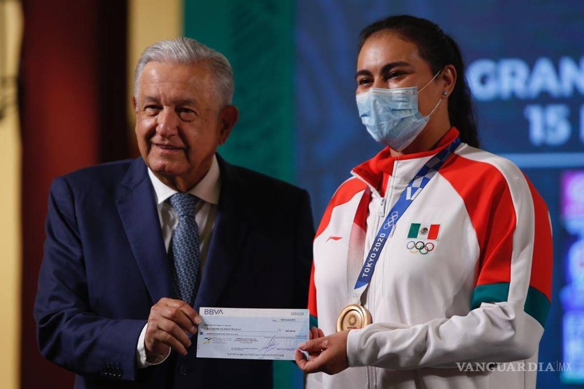 ¿Cuánto dinero entregó AMLO a los medallistas de Tokio 2020?
