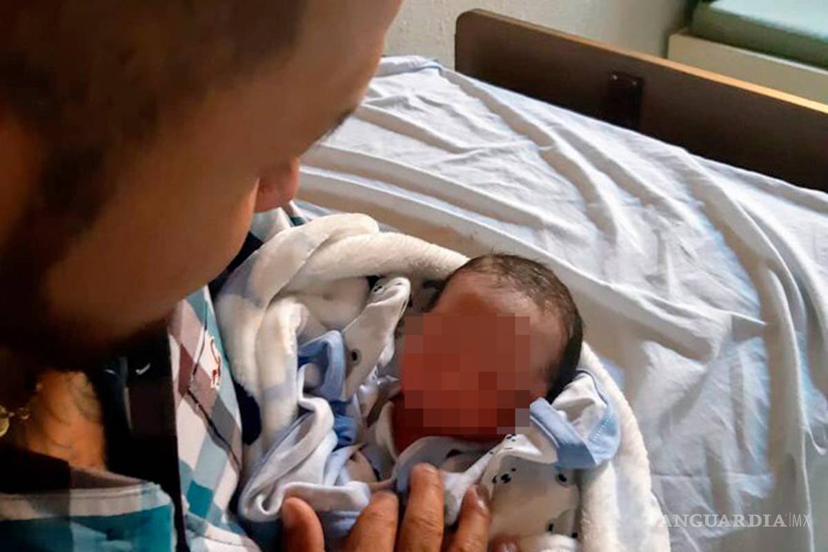 'El Mijis' muestra a su bebé en redes y aprovecha para mostrar apoyo al aborto