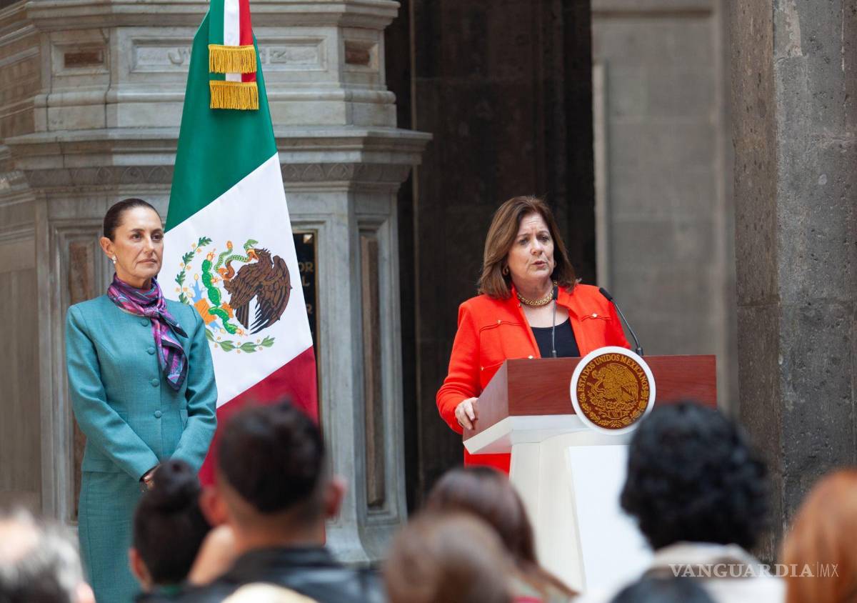 $!Suzanne Clark, presidenta y directora ejecutiva de US Chamber of Commerce junto a la mandataria mecicana, Claudia Sheinbaum en Palacio Nacional.