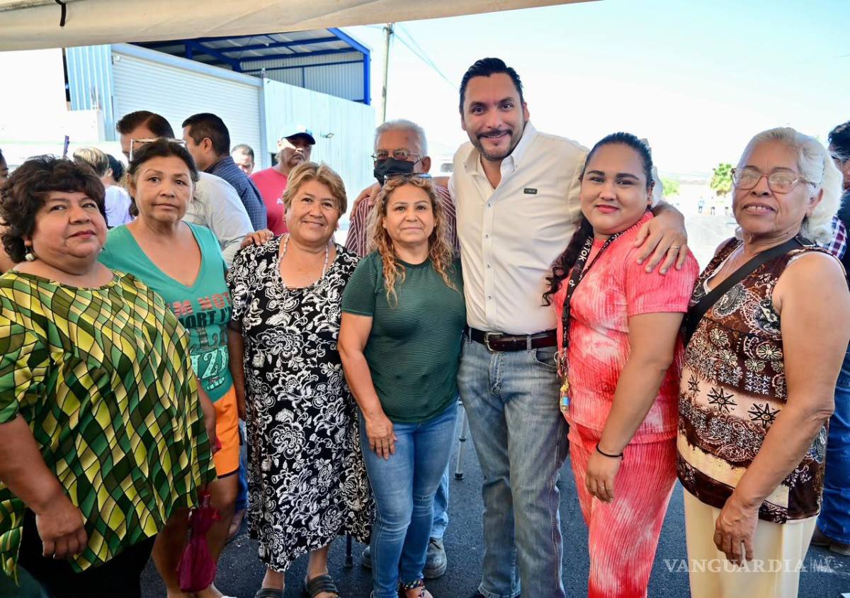 $!Los vecins agradecieron la obra al alcalde Carlos Villarreal.