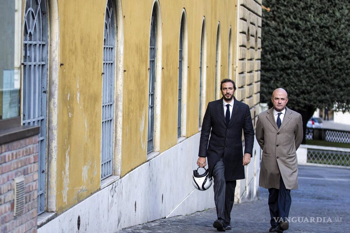 Inicia juicio a periodistas por divulgar documentos del Vaticano