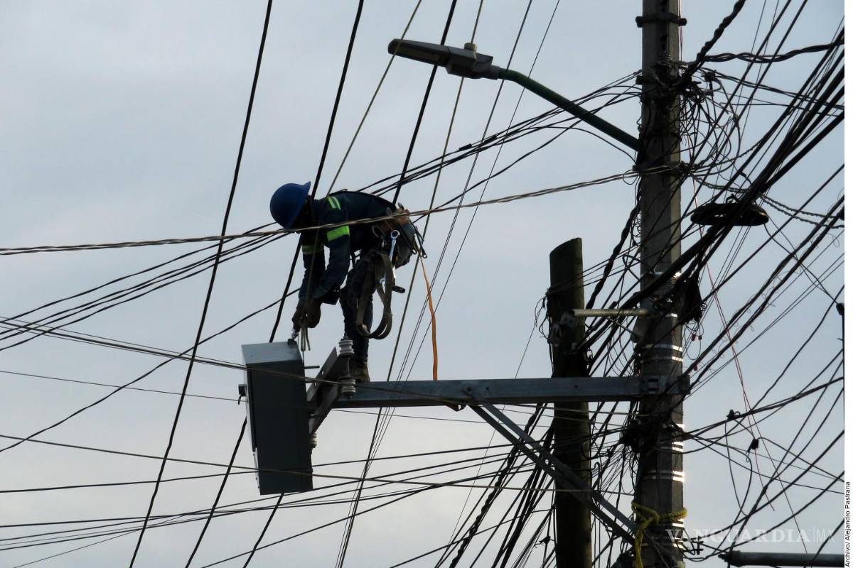 Sufren apagón 335 mil usuarios industriales de la CFE