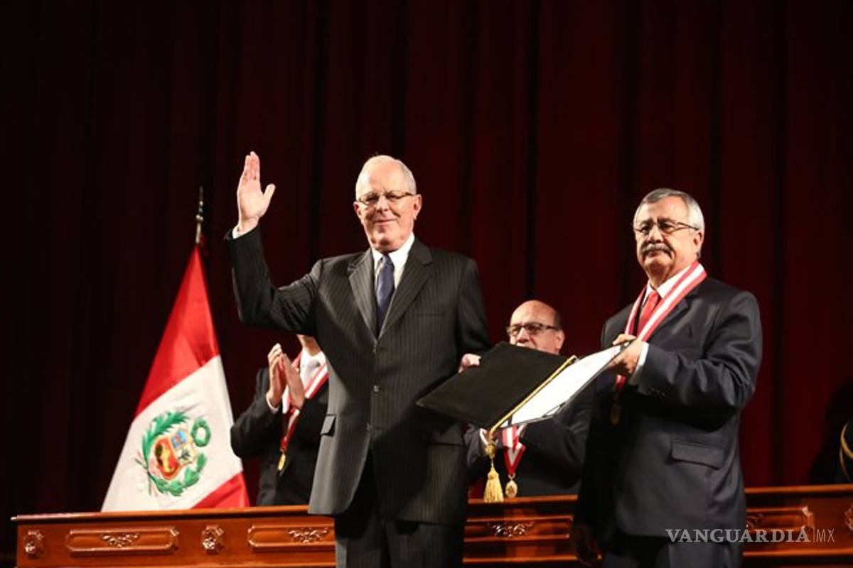 Kuczynski jura como presidente de Perú, reemplazando a Ollanta Humala