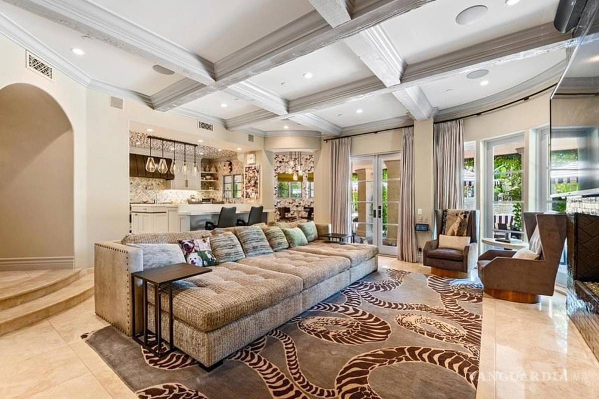 $!Kaley Cuoco pone a la venta su mansión de 6.9 MDD