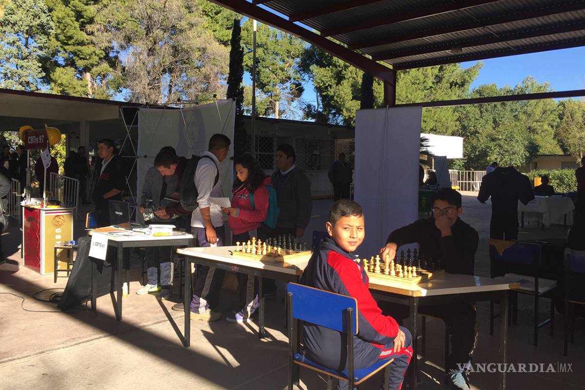 $!Llevan a cabo la segunda Expo Feria de Preparatorias en Saltillo