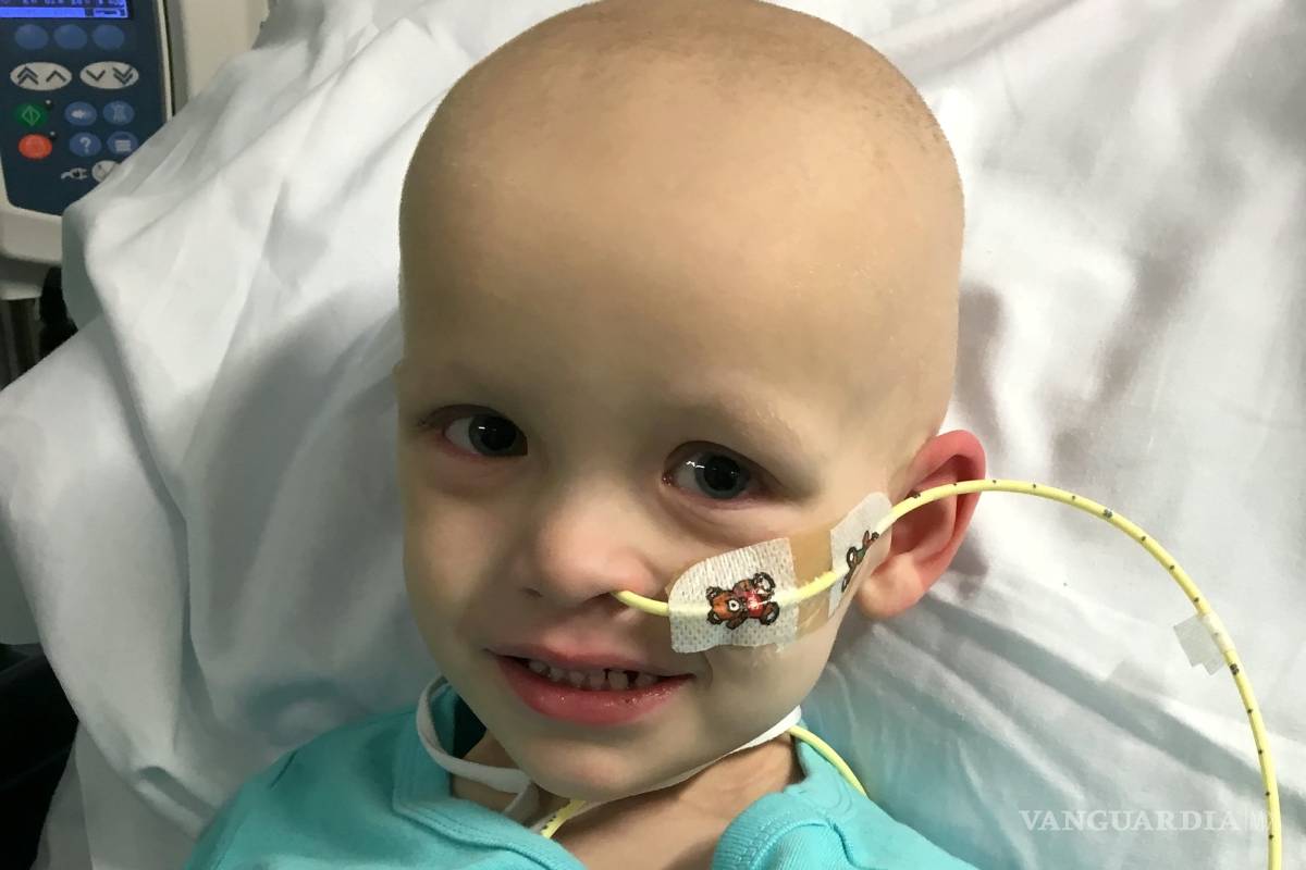 Padres de niño con raro cáncer terminal de hígado buscan un milagro