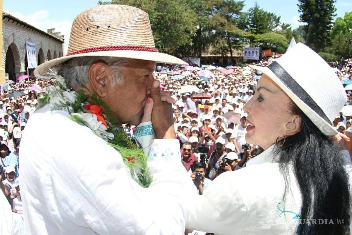 $!De Carlos Villagrán ‘Kiko’ a Laura Zapata, celebridades que saltaron de los escenarios a la política